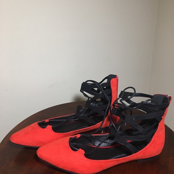 Red Ghille lace up pointed flat shoe - Picture 5 of 6